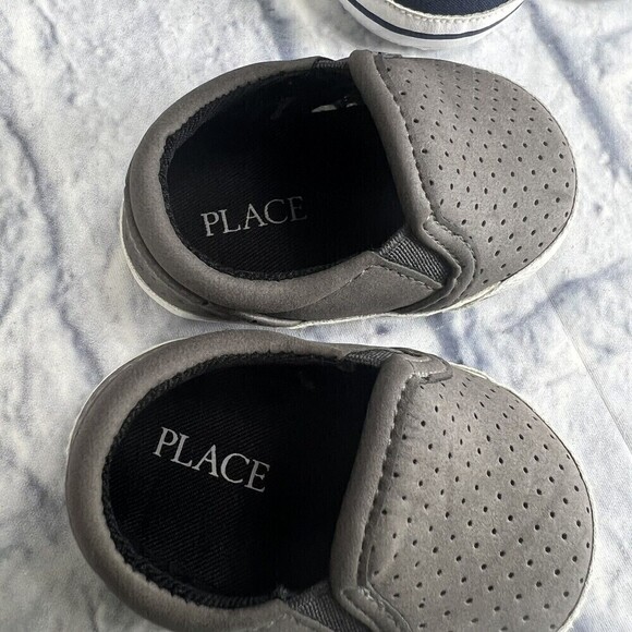 BABY SHOES, two pairs, size 0 to 3 months and size 2 - Picture 2 of 6